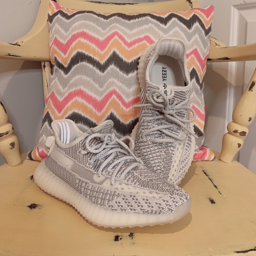 YEEZY ADIDAS